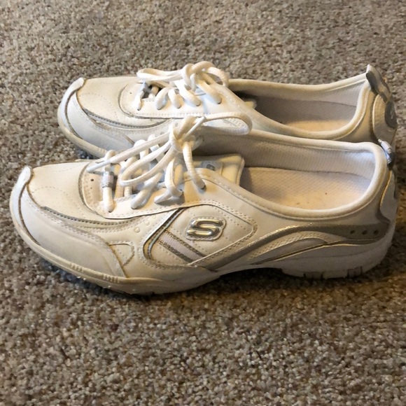 Skechers walking shoes - Picture 3 of 6